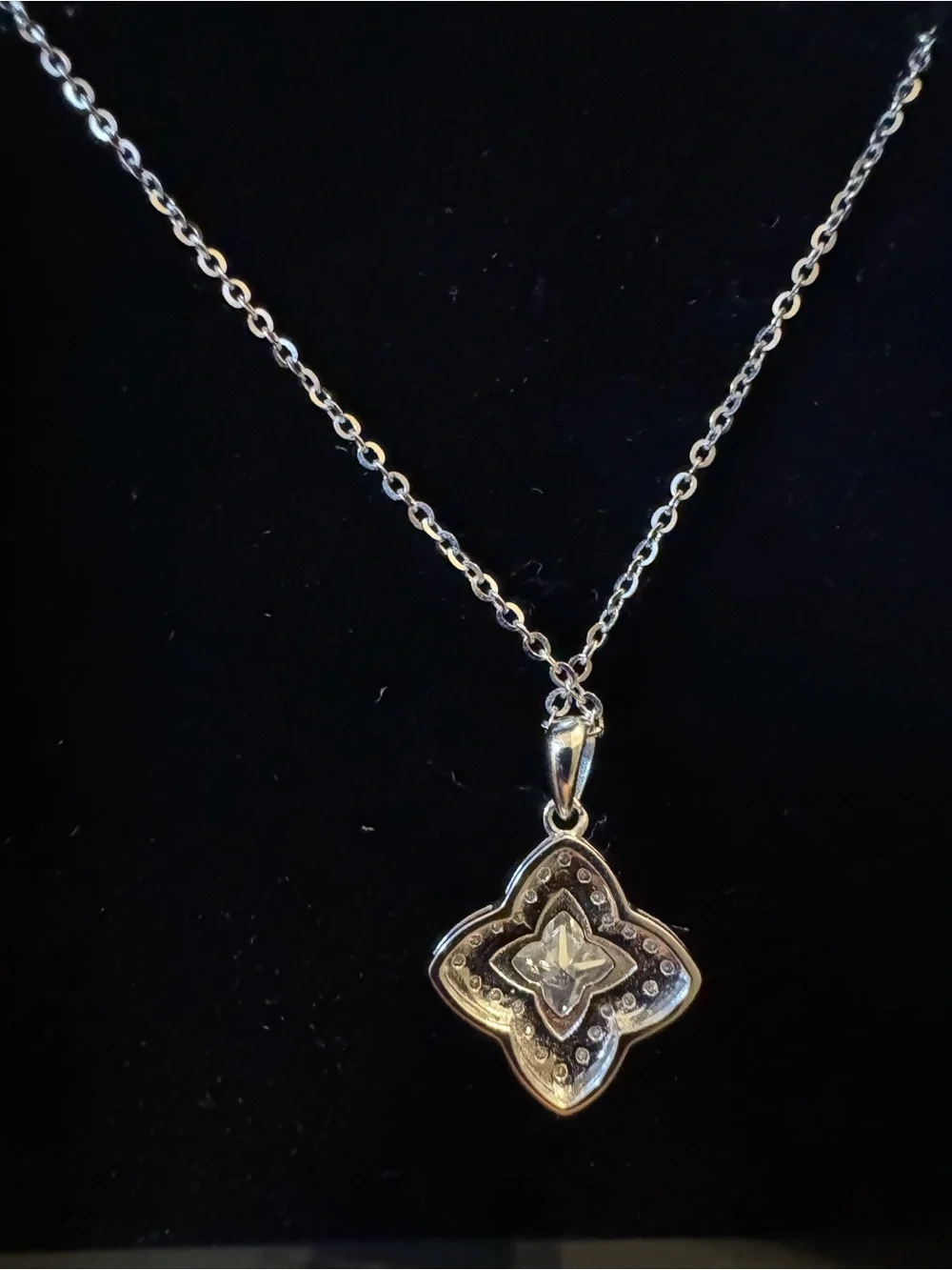 2ct Bloome’ Cut Moissanite Halo S925 Necklace Sterling Silver - Picture 3 of 6